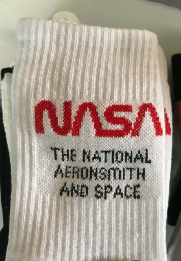 19049 37
