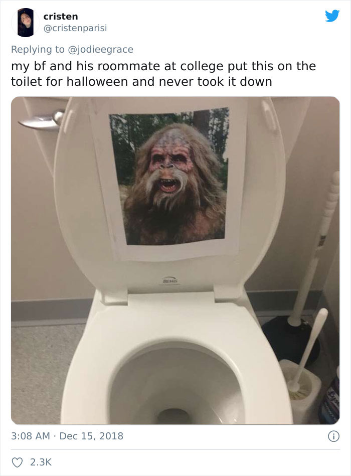 weirdest thing boyfriend bathroom toilet twitter 606b02c49e8cd 700